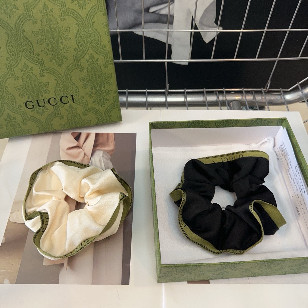 SCRUNCHIE IN BLACK AND GREEN TRIM SILK 432904