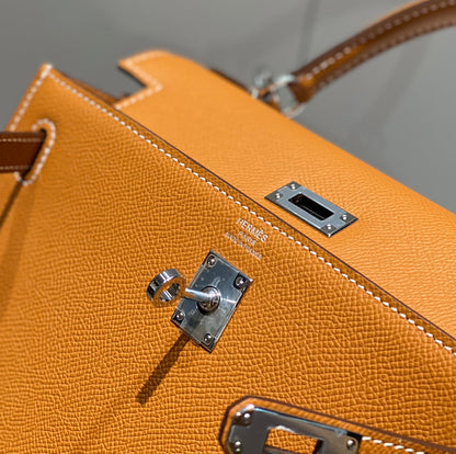 KELLY 25CM IN GOLD EPSOM CALFSKIN SILVER HARDWARE