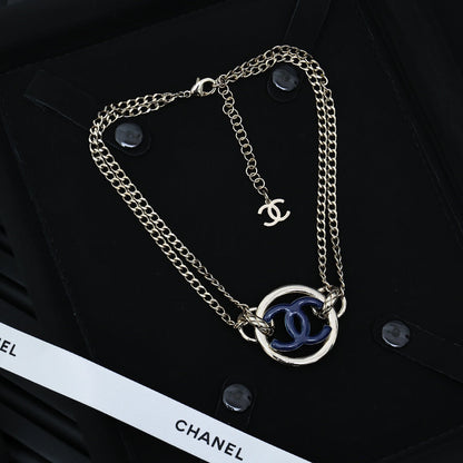 CHAIN CHOKER IN GOLD-PLATED METAL WITH ENAMEL COLORS AND ROUND LOGO PENDANT