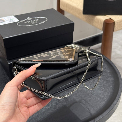 TRIANGLE LOGO WALLET ON CHAIN 19 IN BLACK SAFFIANO LEATHER