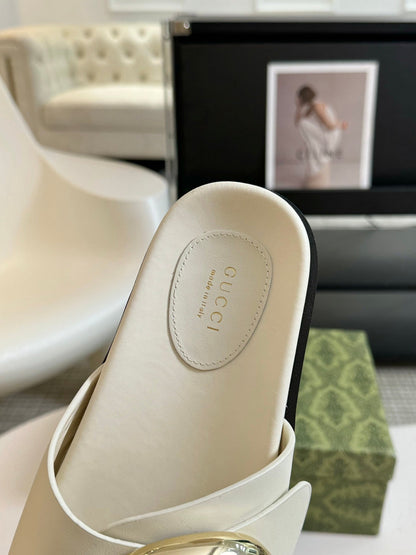 WOMEN'S SLIPPER IN WHITE CALFSKIN WITH GOLD HARDWARE