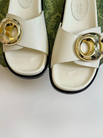 WOMEN'S SLIPPER IN WHITE CALFSKIN WITH GOLD HARDWARE