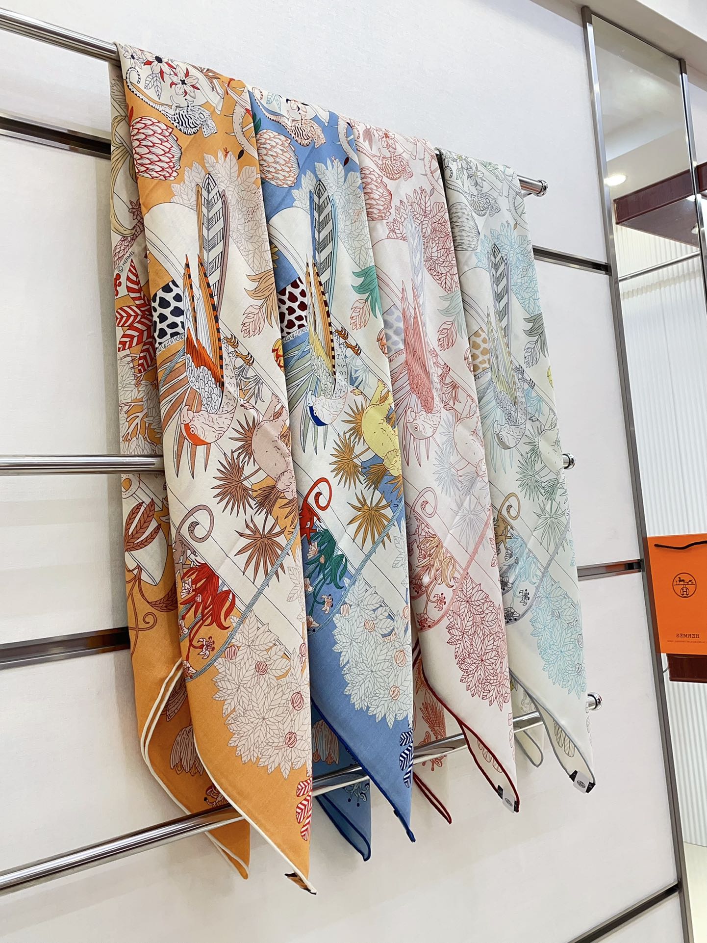 PRECIOUS PARADISE SCARF 135 CM IN COLORFUL CASHMERE AND SILK 379790