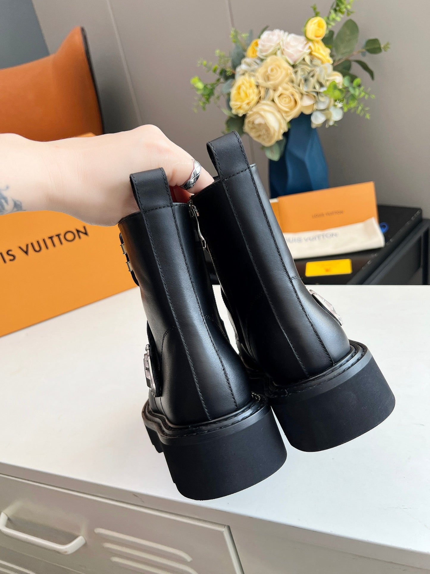 LV WOMEN'S BEAUBOURG ANKLE BOOT IN BLACK CALFSKIN