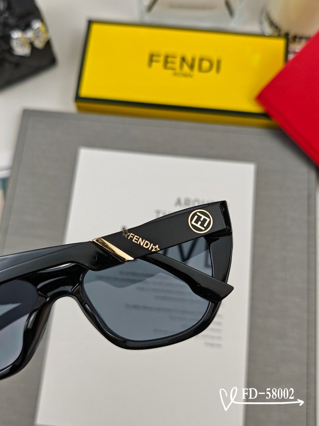 DIAGONAL CAT-EYE FRAME SUNGLASSES 58002 IN ACETATE