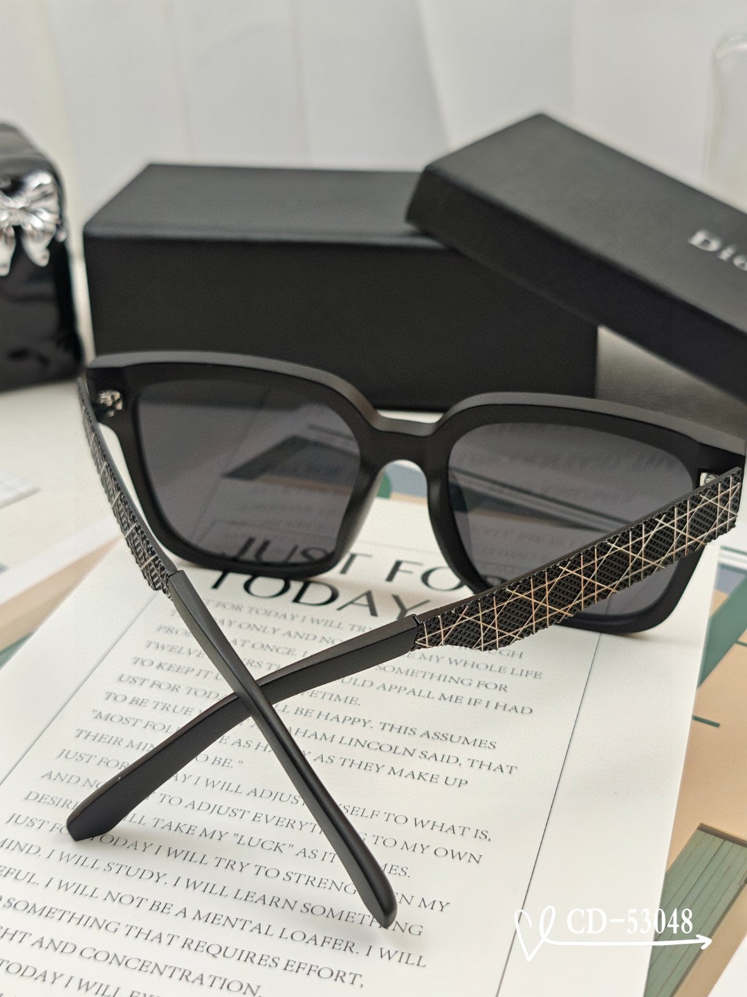 MONTAIGNE SUNGLASS 53048 IN ACETATE