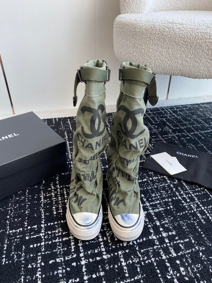 HIGH BOOTS IN ARMY GREEN CANVAS