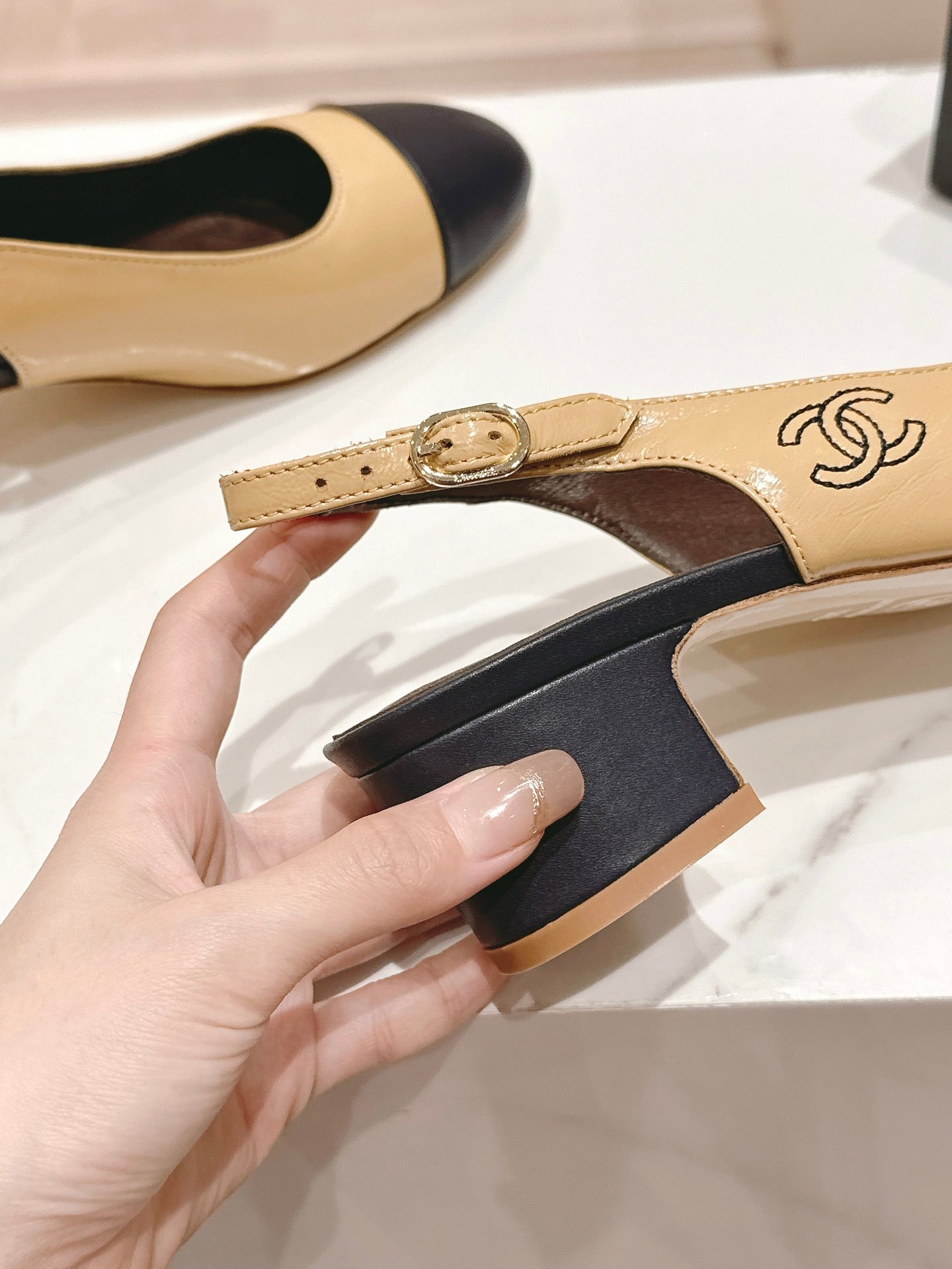 SLINGBACKS PEANUT BROWN MIX BLACK SHEEPSKIN