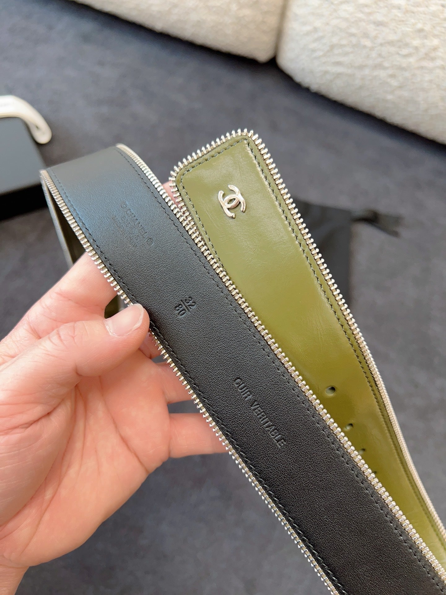 BELT 40MM IN OLIVE GREEN CALFSKIN WITH INTERWOVEN CHAIN BUCKLE ZIPPER IN TRIM SILVER HARDWARE