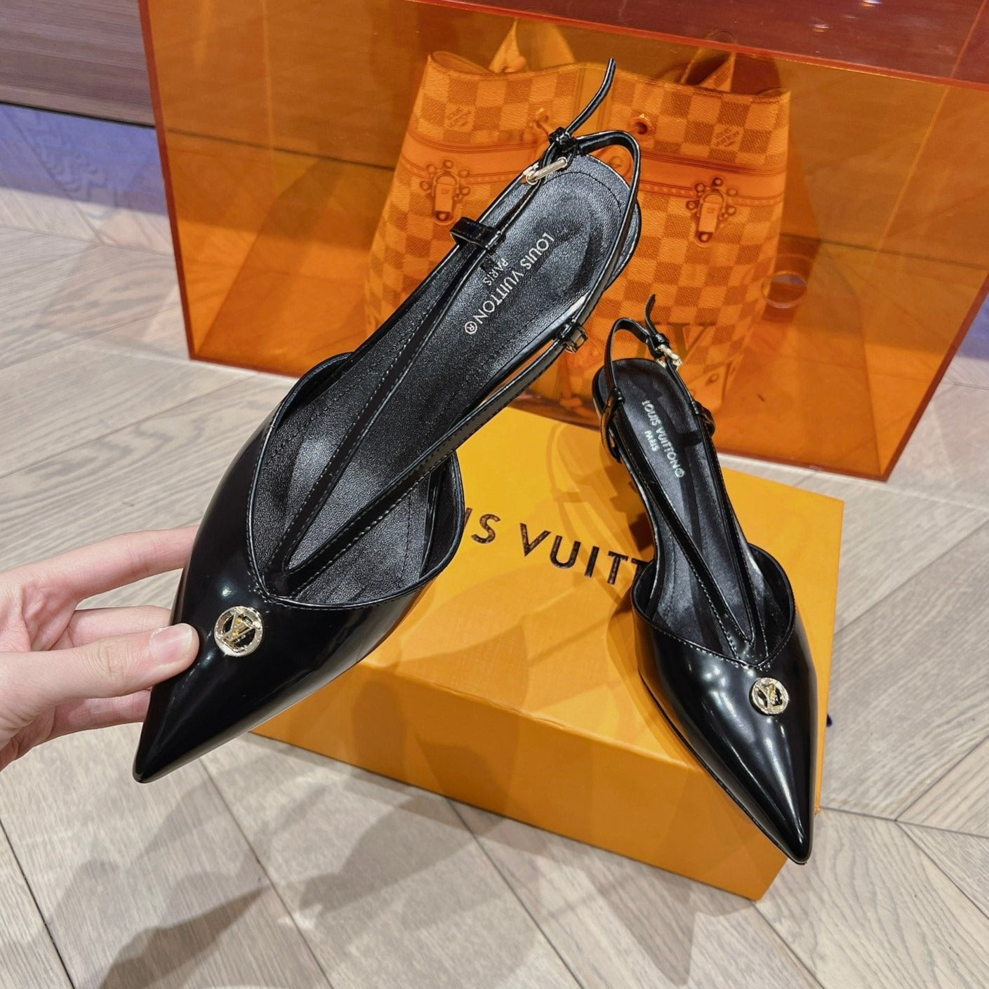 LV LOW HEEL SLINGBACK BLACK