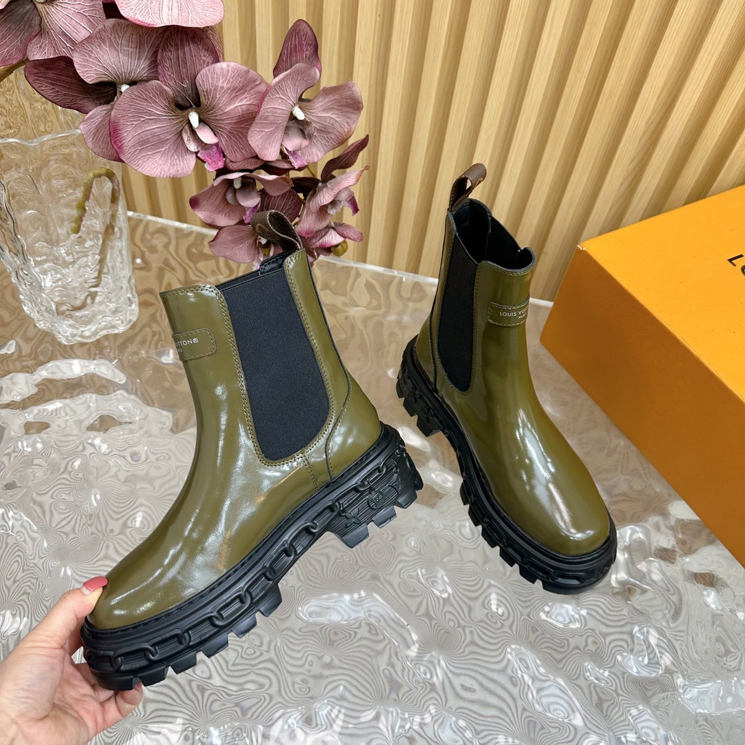 BOTTINE LV BEAUBOURG IN ARMY GREEN GLOSSY CALFSKIN