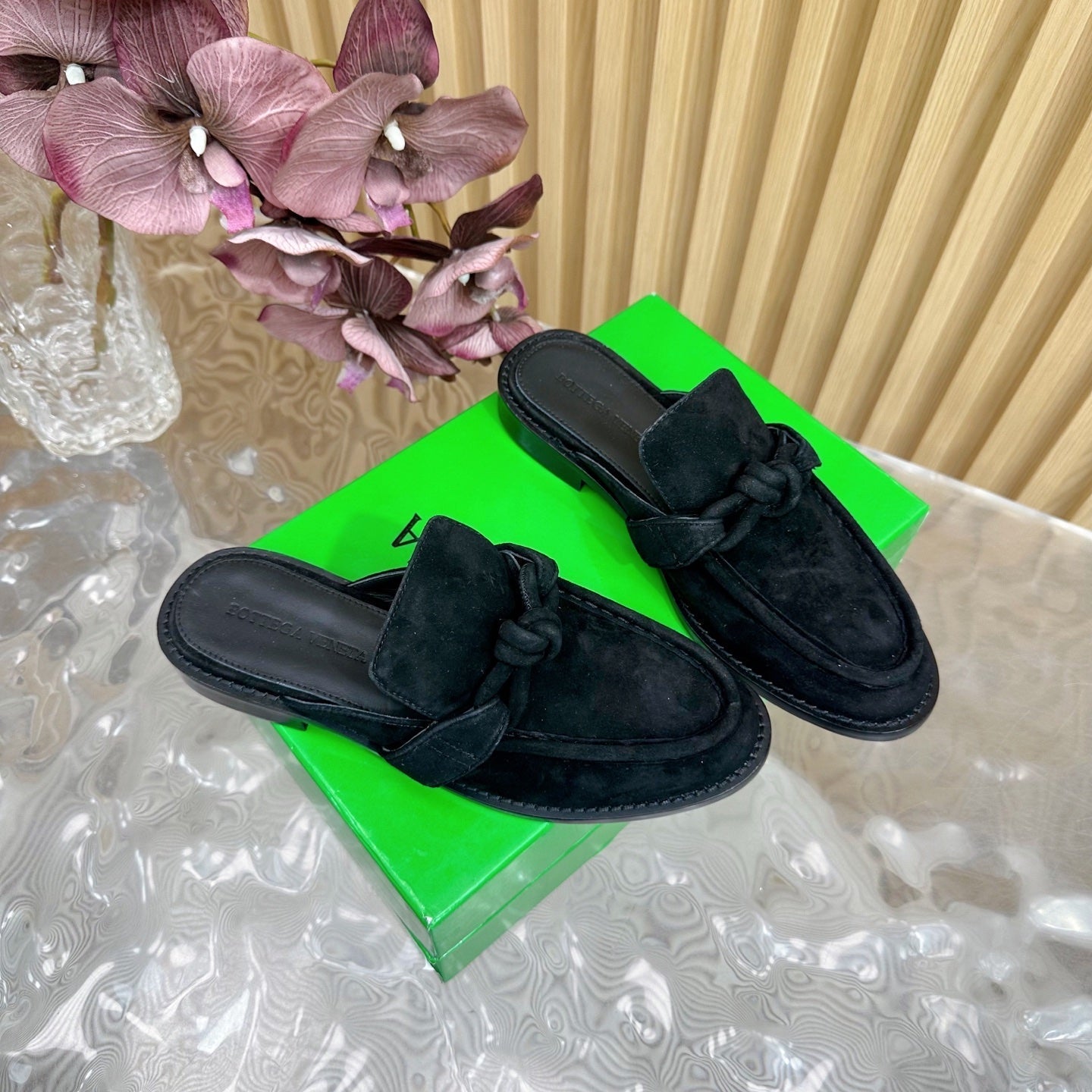OPEN-BACK LOAFER REALISED IN BLACK SUEDE
