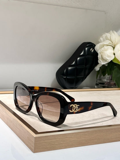 SQUARE SUNGLASSES CH5468B IN ACETATE EMBOSSED DIAMOND