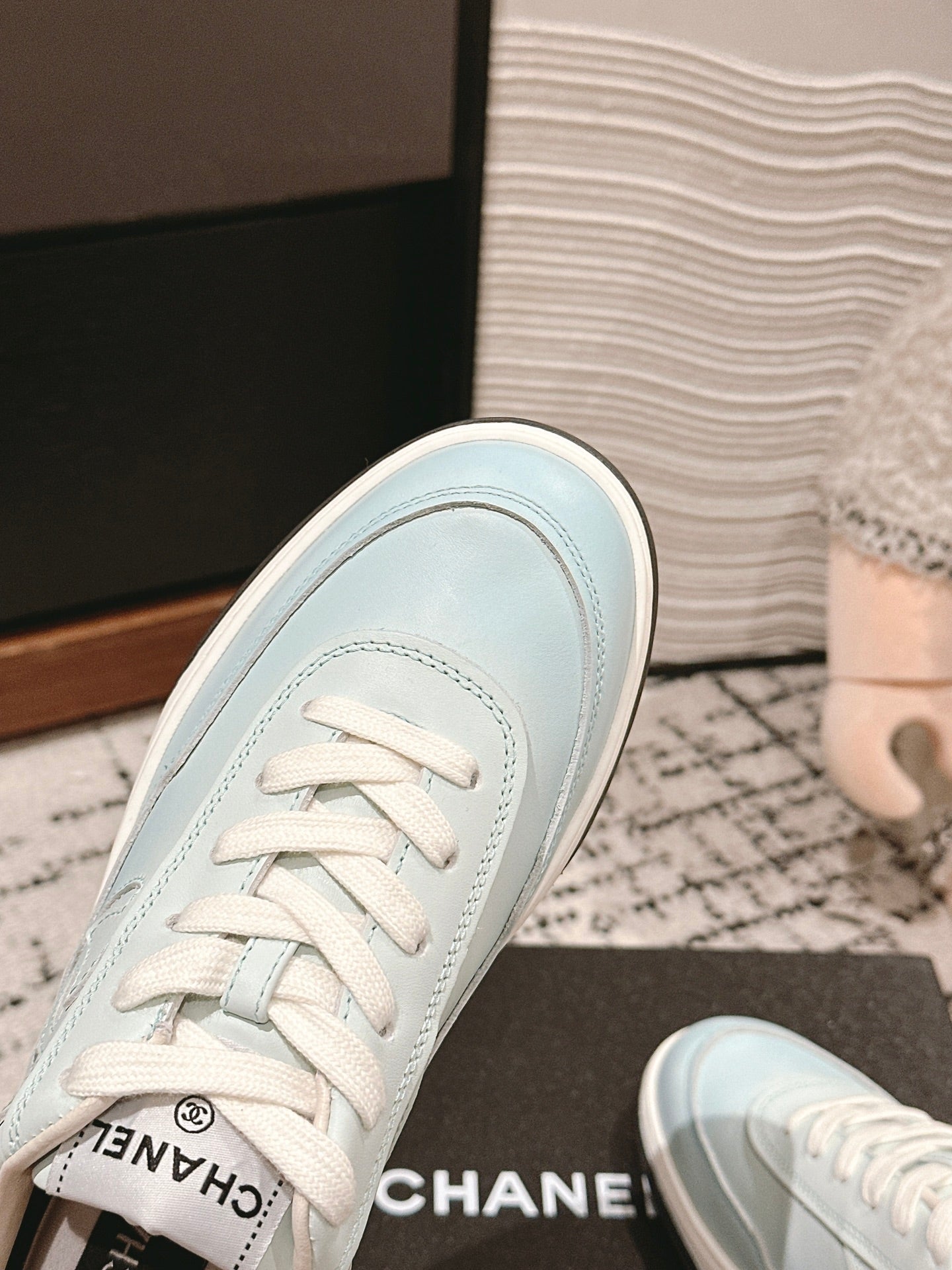 SNEAKER IN BLUE PASTEL HAND-POLISHED CALFSKIN 977829