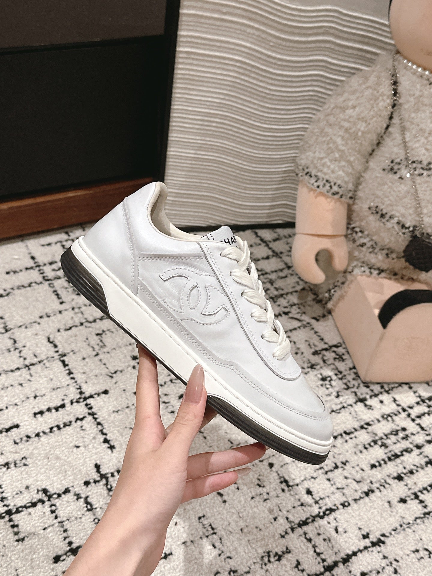 SNEAKER IN WHITE HAND-POLISHED CALFSKIN 977831