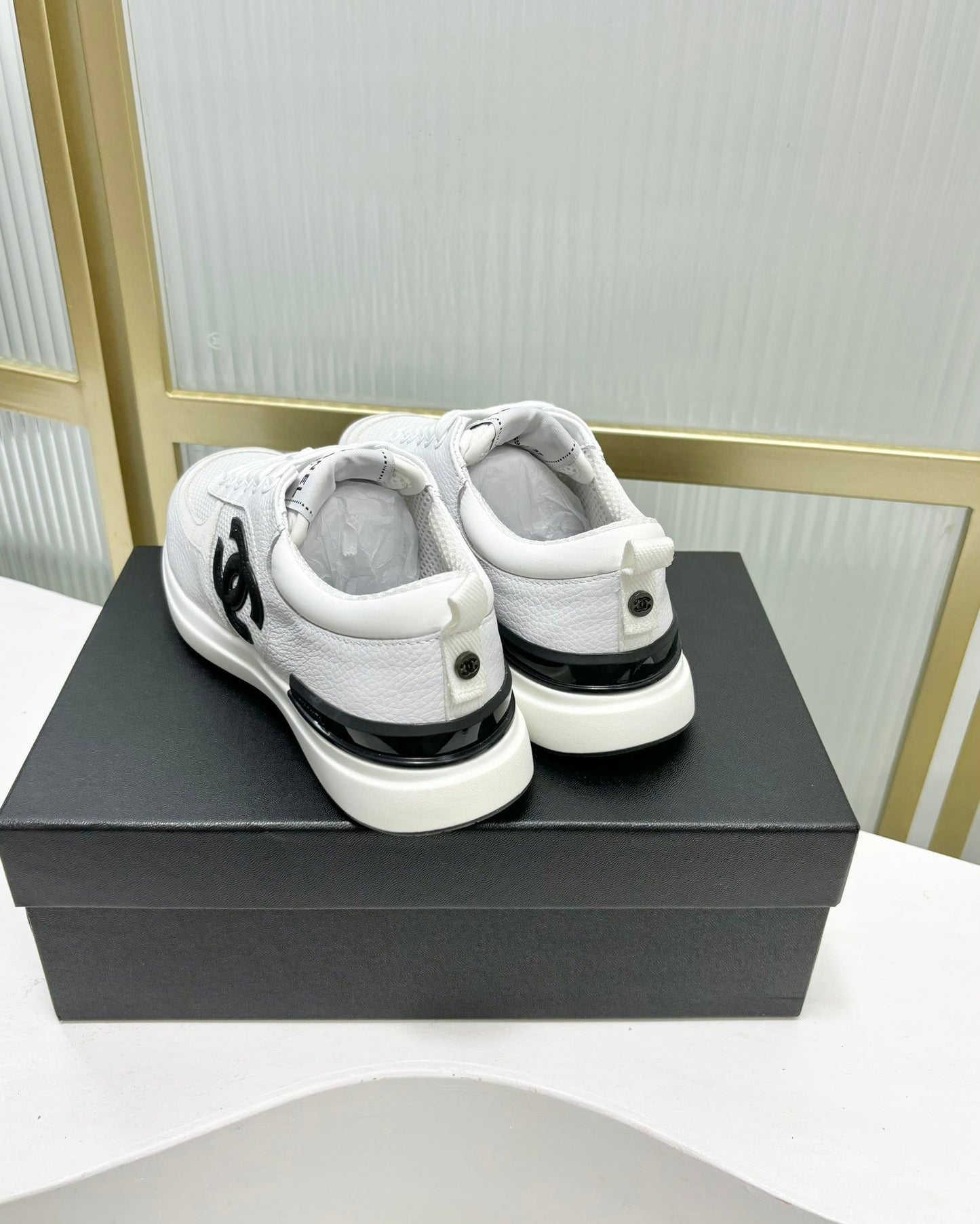 SNEAKER IN WHITE SUEDE AND BREATHABLE MESH