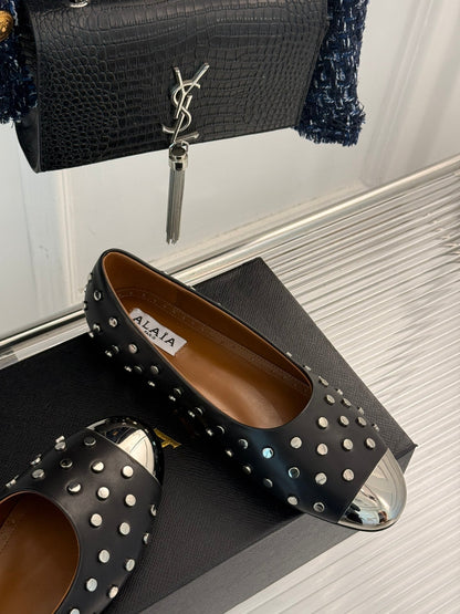 STUD-EMBELLISHED BALLET FLATS IN BLACK CALFSKIN