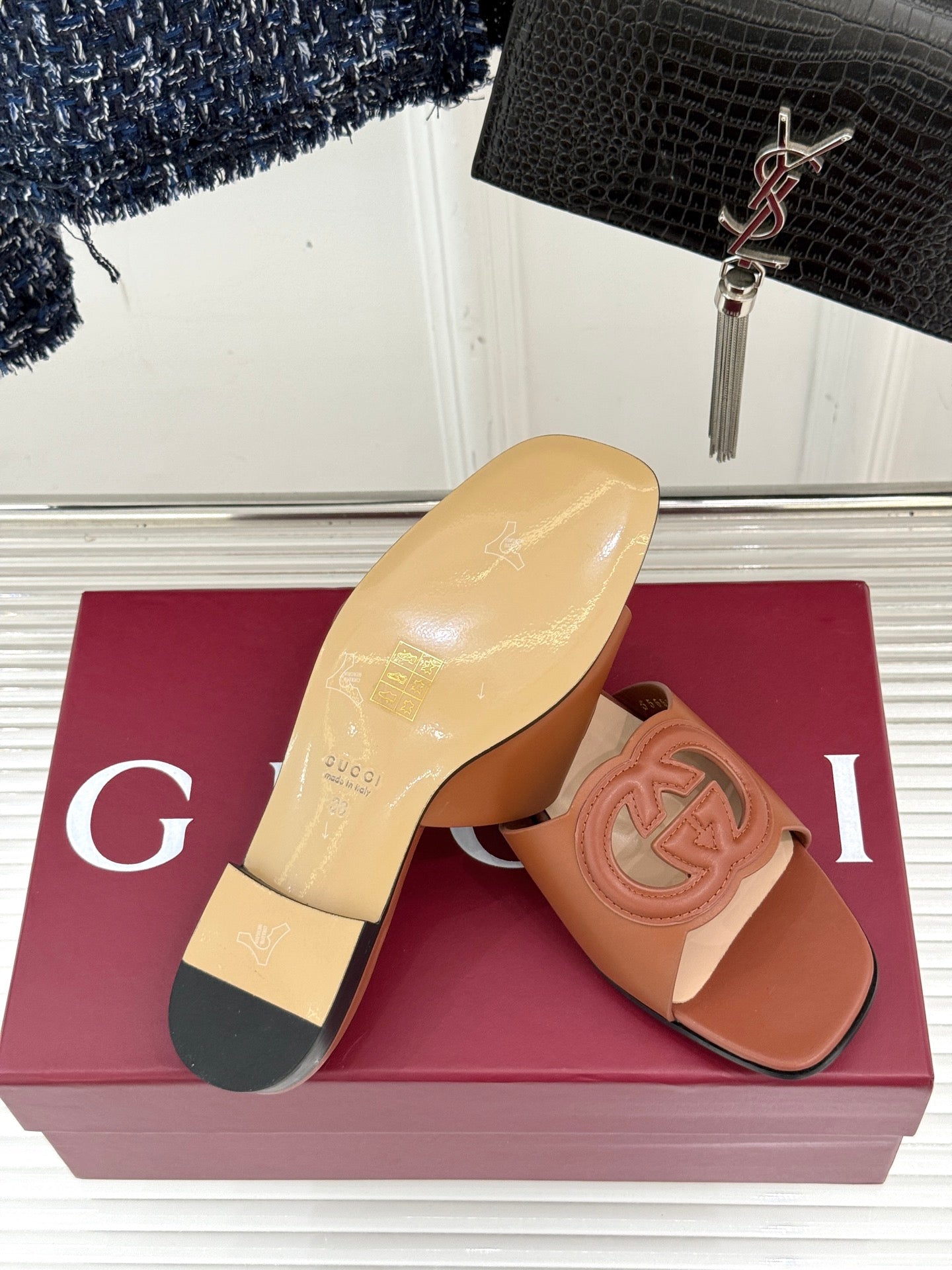 SLIDE SANDALS IN BROWN CALFSKIN