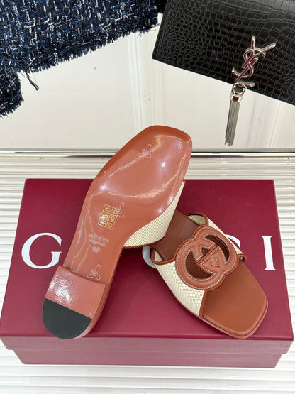 SLIDE SANDALS IN BROWN AND CREAM WHITE CALFSKIN