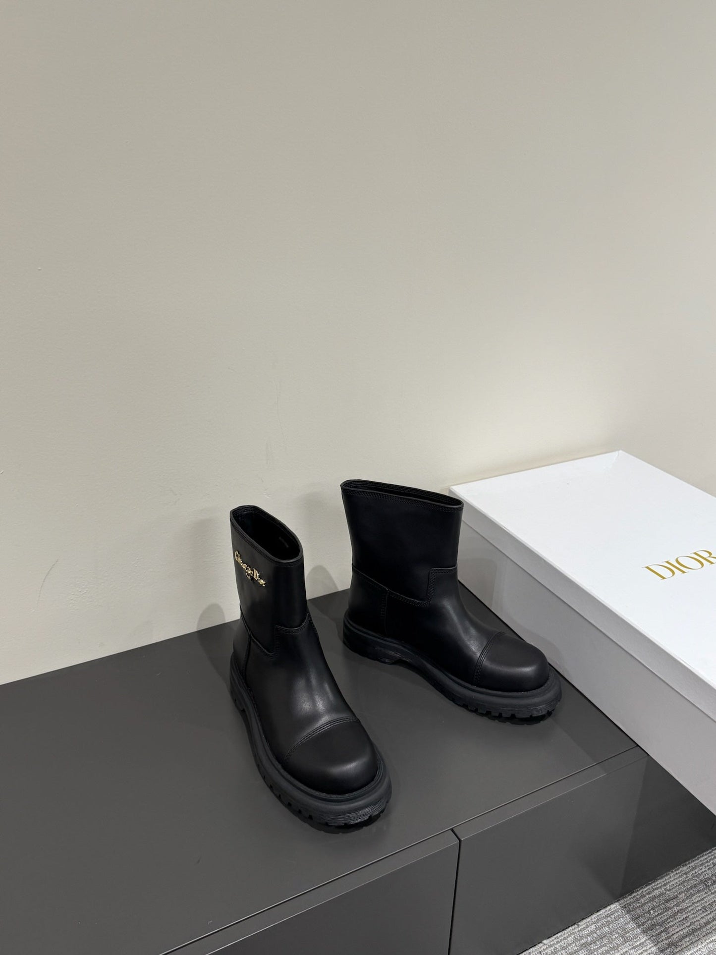 D-TOWN ANKLE BOOTS IN BLACK CALFSKIN