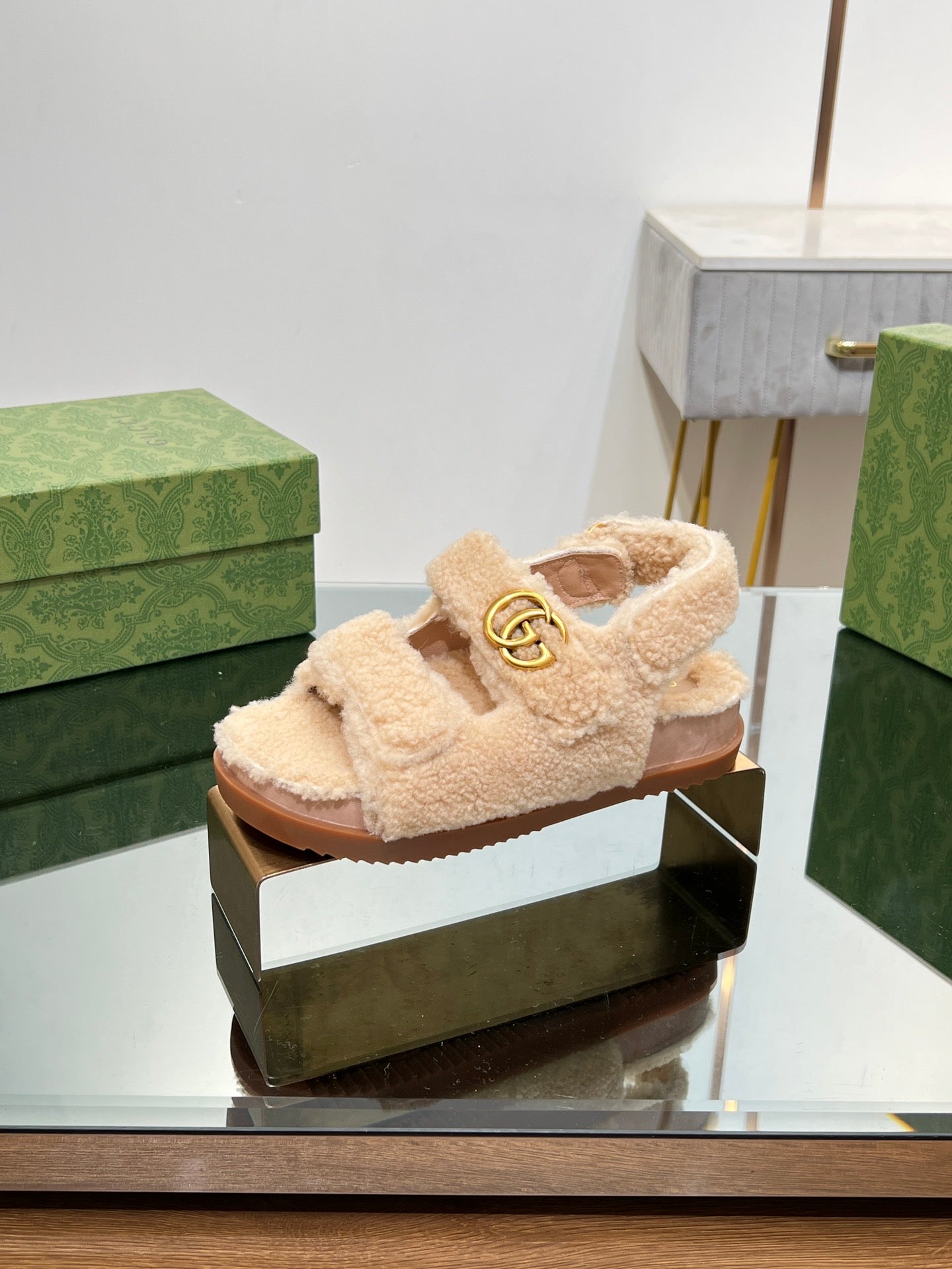 DAD SANDALS IN TAN BEIGE FLEECE WITH GOLD HARDWARE
