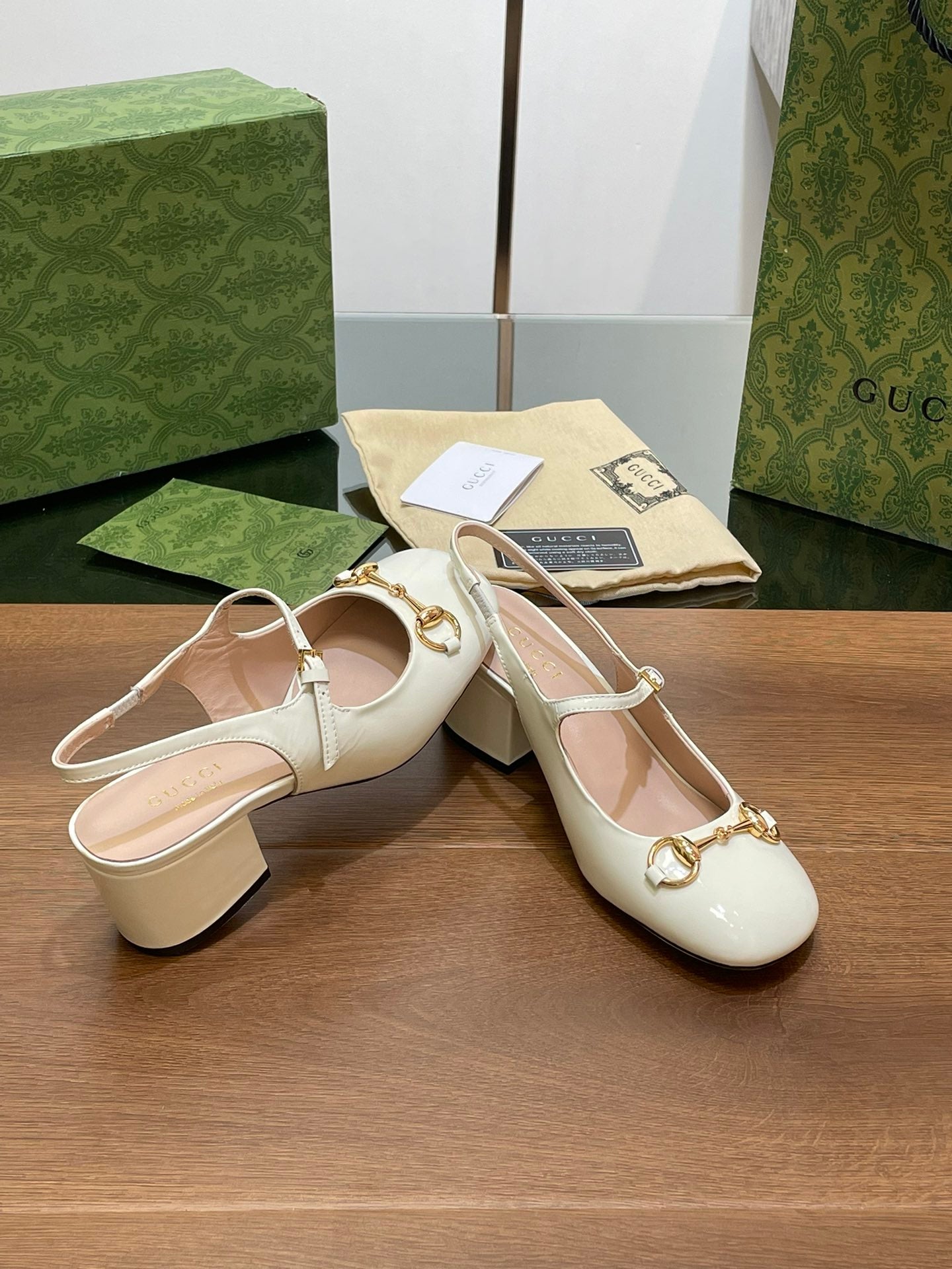 GG HORSEBIT PUMP WHITE LAMBSKIN