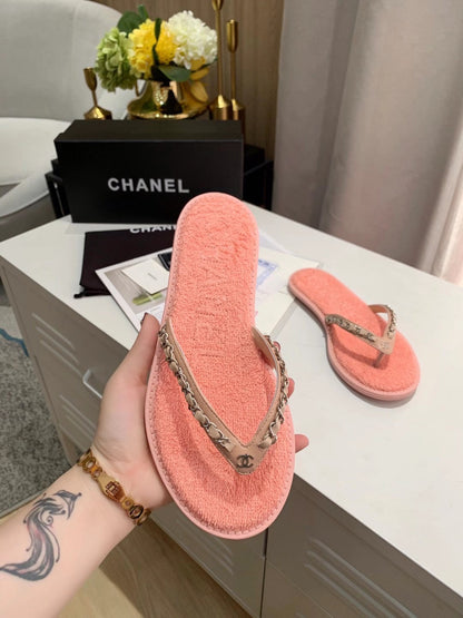 THONG SLIPPERS IN LIGHT PINK COWHIDE
