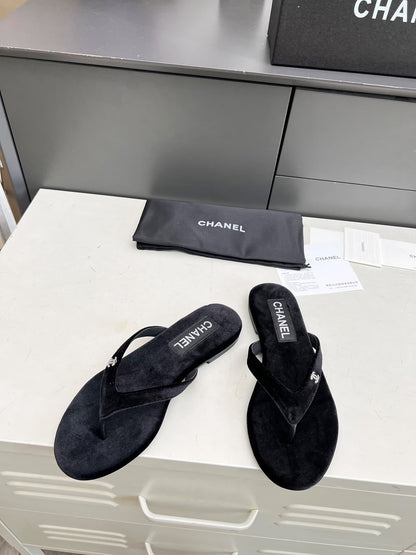 THONG SLIPPERS IN BLACK VELVET