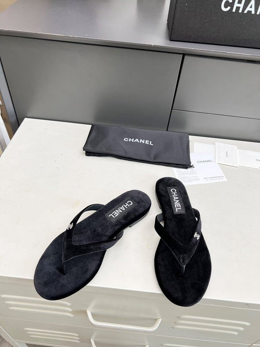 THONG SLIPPERS IN BLACK VELVET