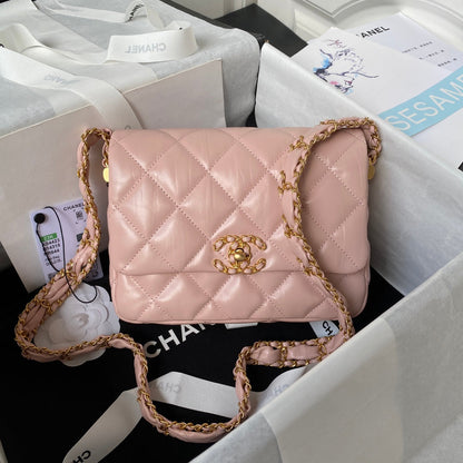 SMALL FLAP BAG 20 IN PEACH PINK LAMBSKIN GOLD HARDWARE