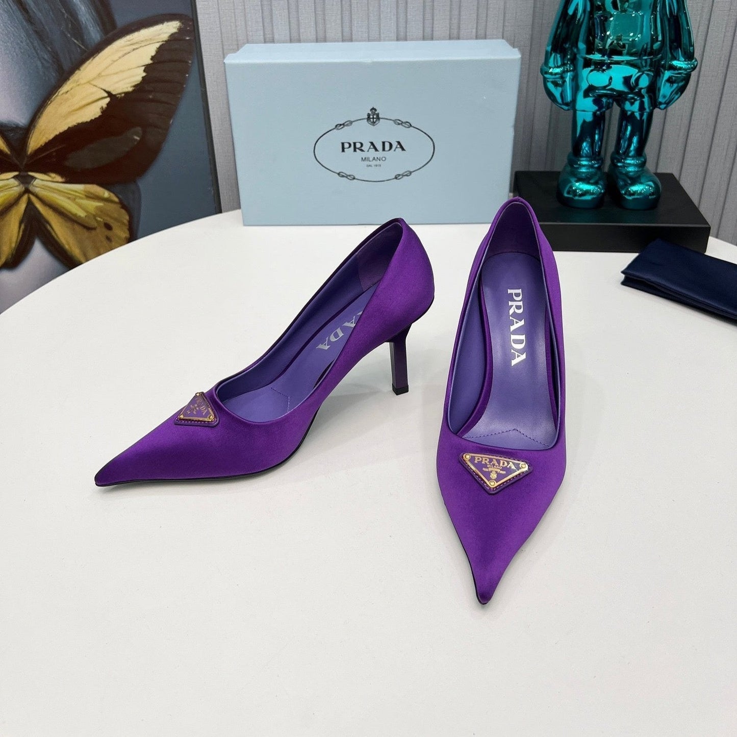 HIGH-HEEL PUMPS IN VIOLET SATIN