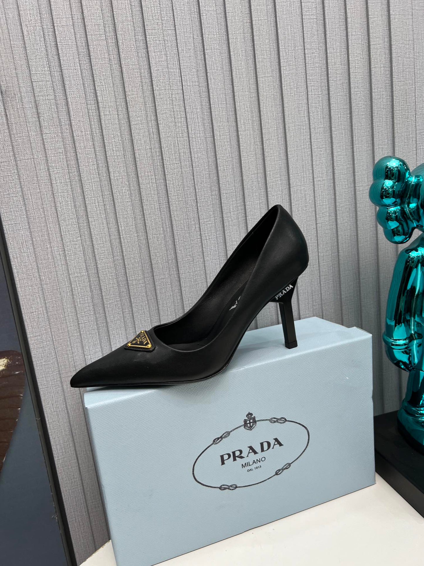 HIGH-HEEL PUMPS IN BLACK SHEEPSKIN