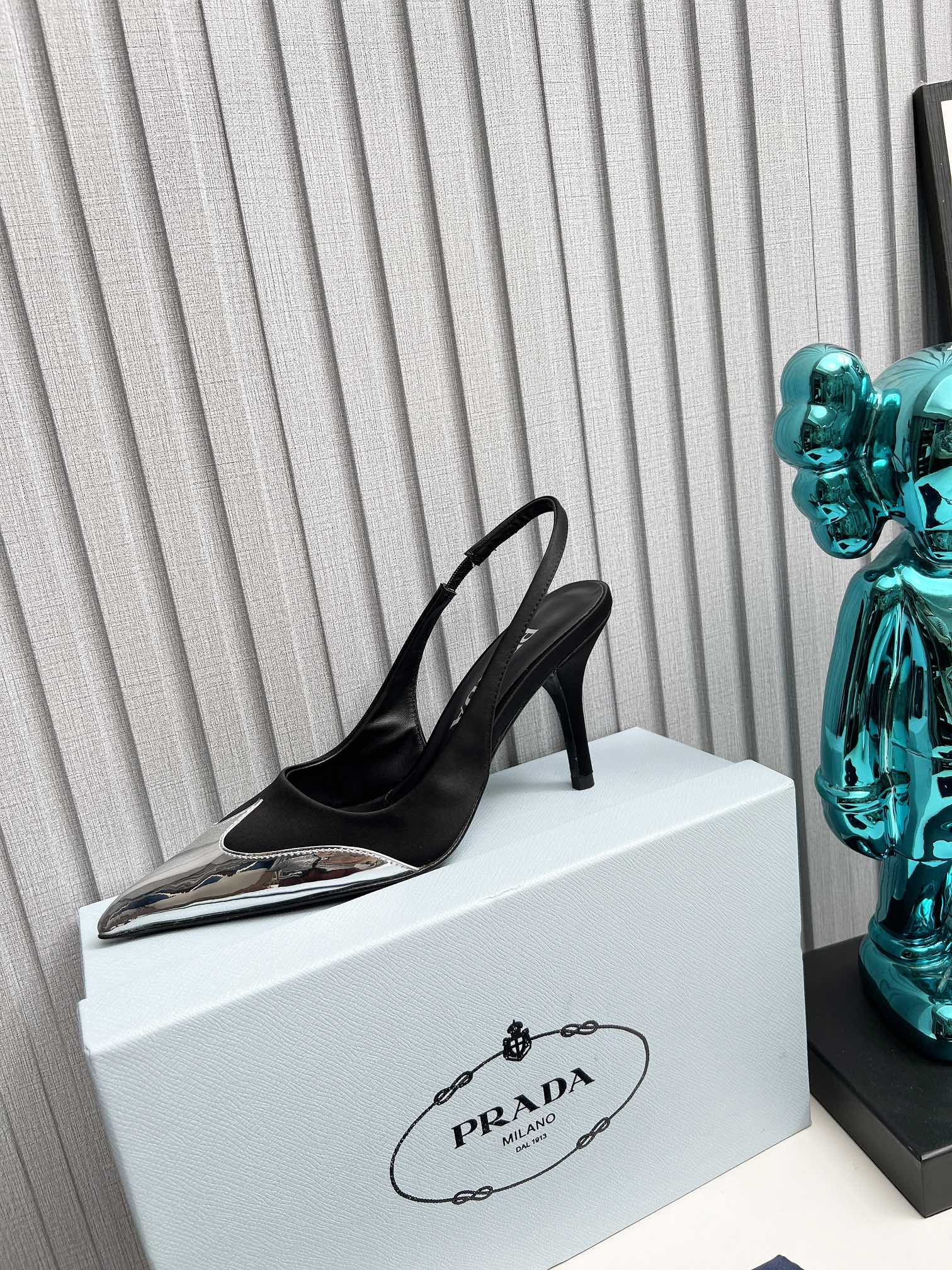 HIGH SLING BACK PUMPS IN SILVER MIX BLACK SATIN