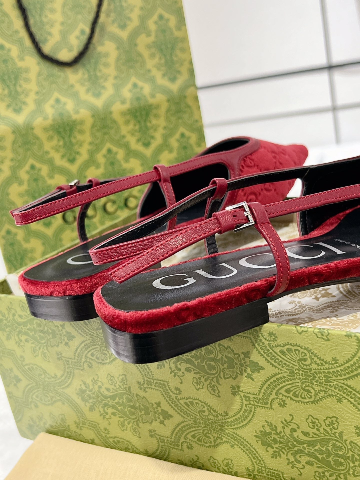 SLINGBACK FLATS IN CHERRY RED VELVET