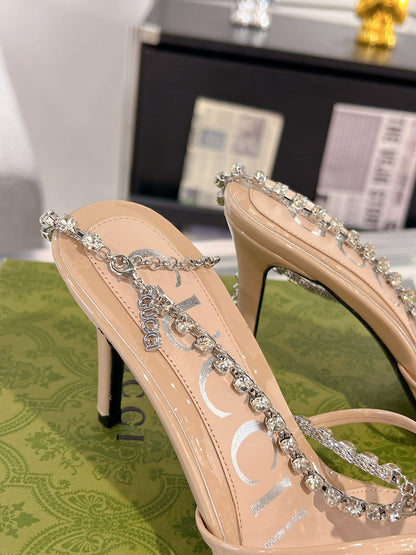 STRAPPY SANDAL WITH RHINESTONE CHAIN IN BEIGE PATENT LEATHER