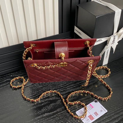 HANDBAG 21 IN GARNET RED DIAMOND PATTERN QUILTED SHINY LAMBSKIN GOLD HARDWARE