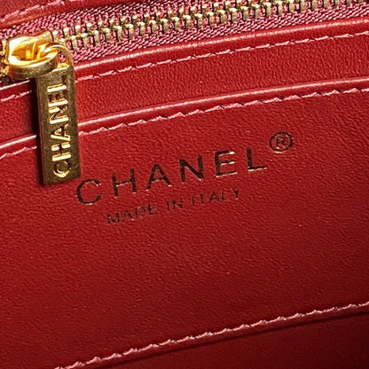 HANDBAG 21 IN GARNET RED DIAMOND PATTERN QUILTED SHINY LAMBSKIN GOLD HARDWARE