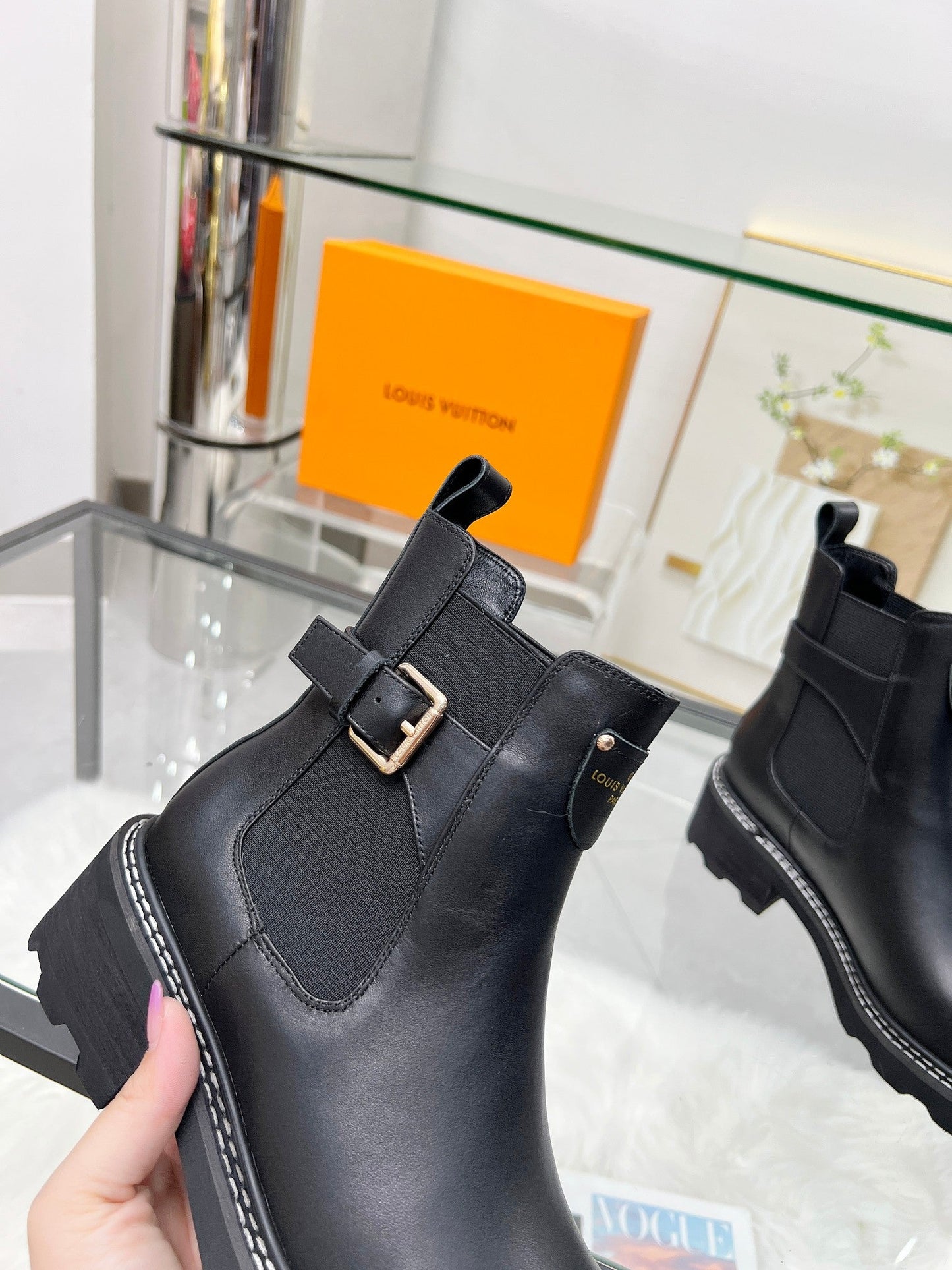 LV WOMEN'S SHORT BOOTS IN BLACK CALFSKIN