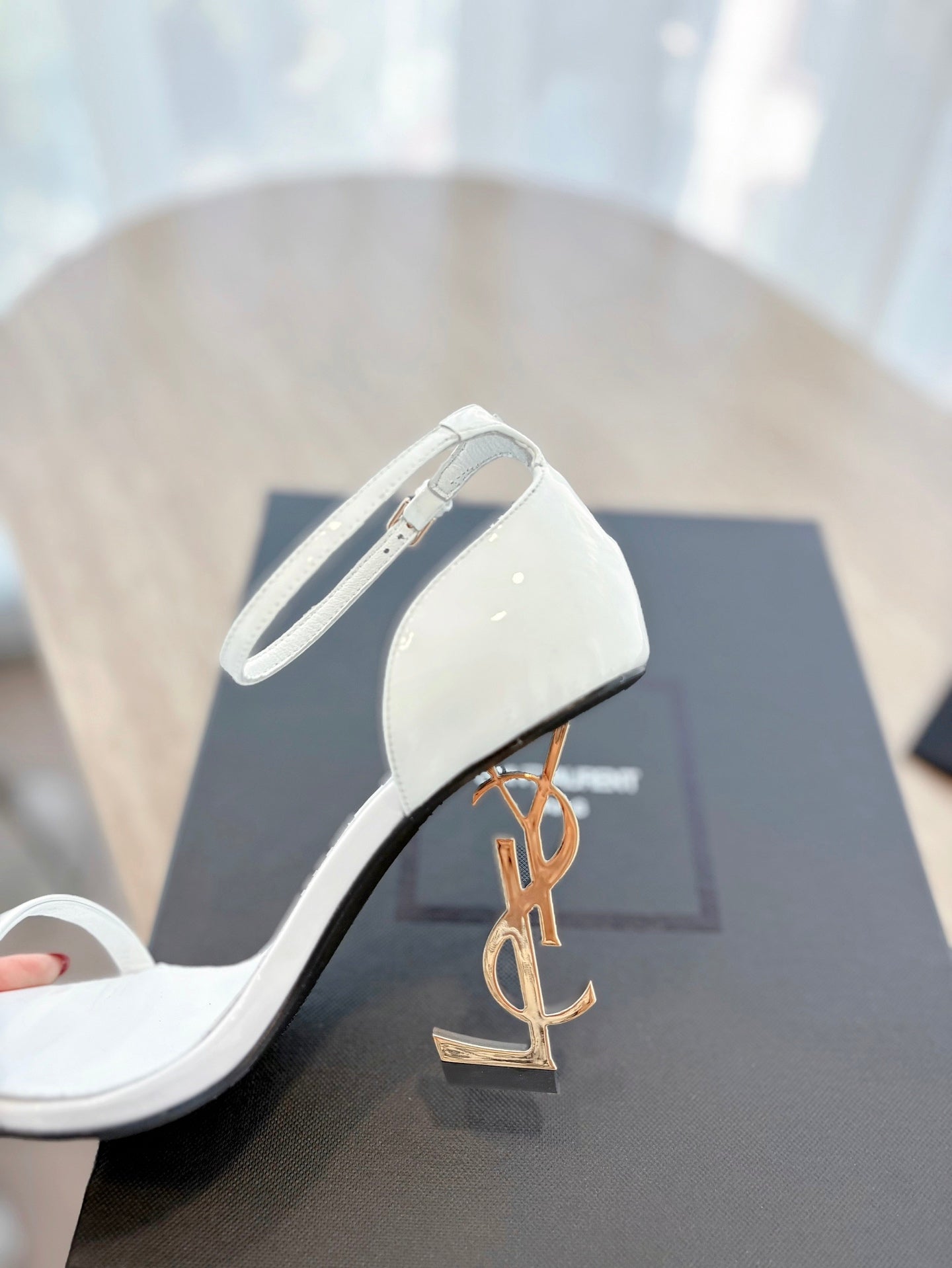 CLASSIC HIGH HEELS 10 CM IN WHITE PATENT CALFSKIN
