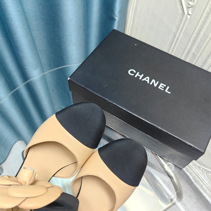 HIGH HEELS IN DARK CREAM MIX BLACK SHEEPSKIN WITH FLOWER