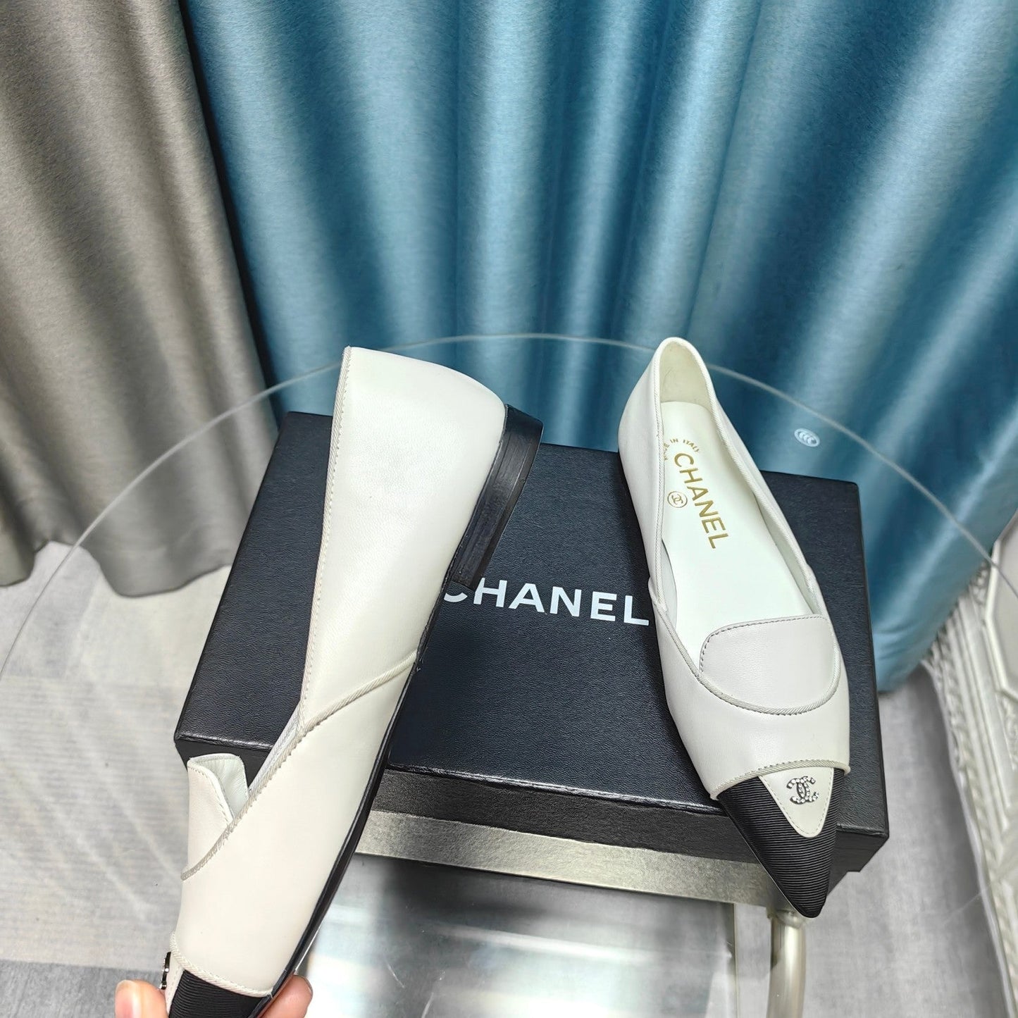 BALLET FLAT WHITE MIX BLACK SHEEPSKIN POINTED TOE