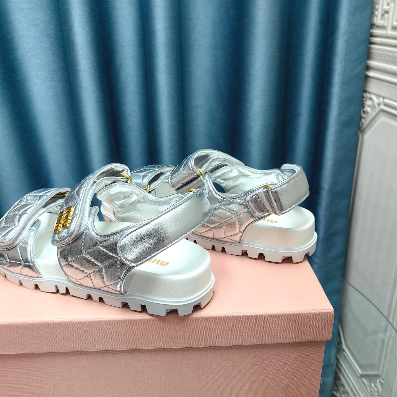 SANDALS WHITE MIX SILVER SHEEPSKIN WITH HORIZONTAL STRAPS