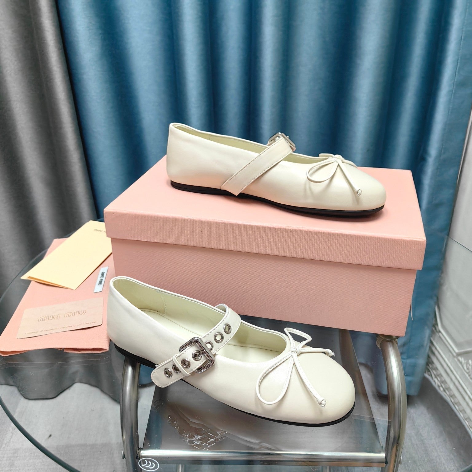 GHOST WHITE BALLET SHOES COWHIDE WITH BUTTON