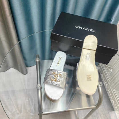 QUILTED SLIPPERS SILVER SHEEPSKIN