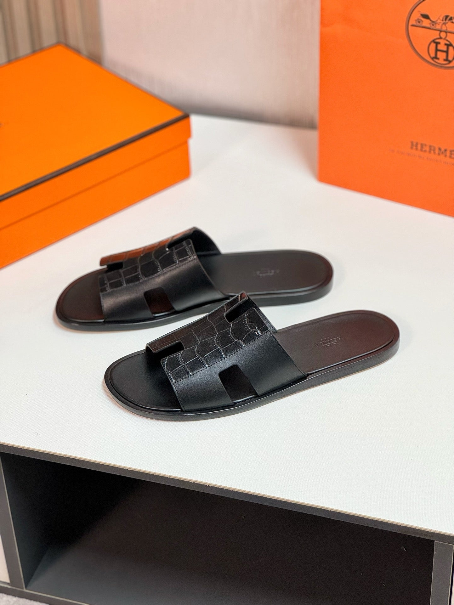 IZMIR SANDAL BLACK LAMBSKIN WITH PATTERNS