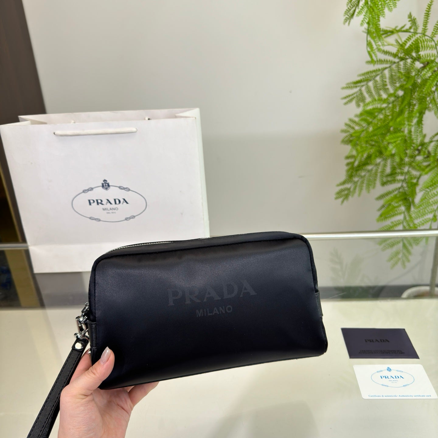 PRINTED LOGO CLUTCH 24 IN BLACK RE-NYLON