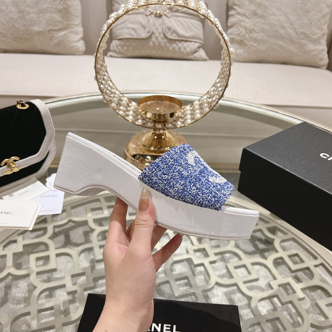 WEDGE PLATFORM IN SAPPHIRE BLUE FABRIC WITH WHITE LOGO