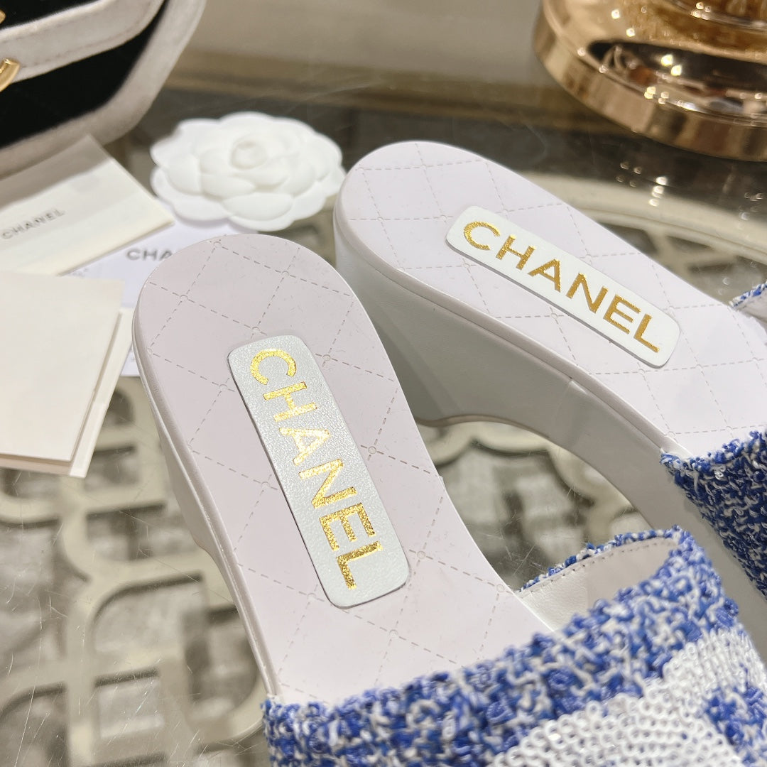 WEDGE PLATFORM IN SAPPHIRE BLUE FABRIC WITH WHITE LOGO