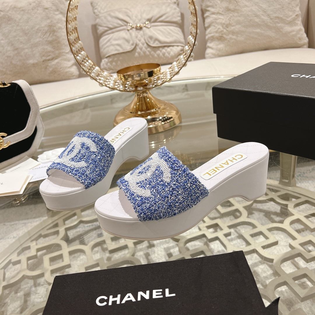 WEDGE PLATFORM IN SAPPHIRE BLUE FABRIC WITH WHITE LOGO