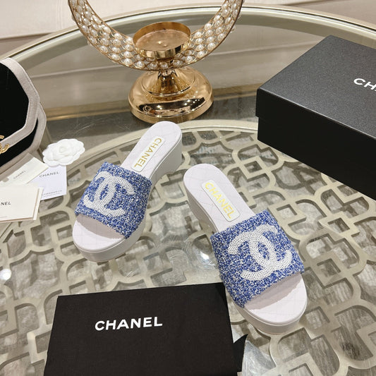 WEDGE PLATFORM IN SAPPHIRE BLUE FABRIC WITH WHITE LOGO